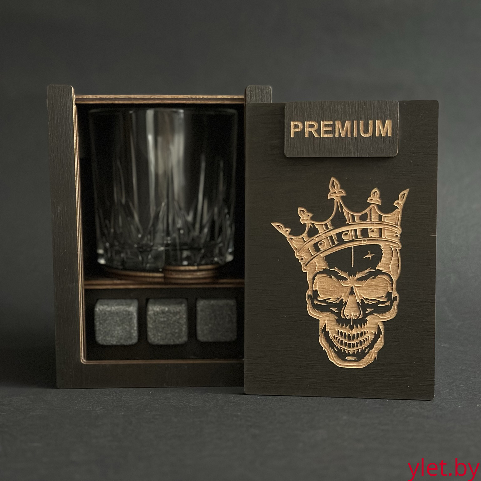 Набор для виски Premium «Череп с короной » (cтакан + 3 камня) Набор для виски Premium «Череп с короной » (cтакан + 3 камня)