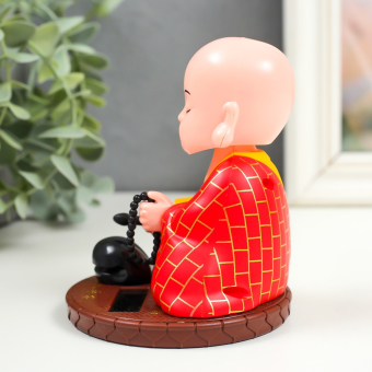 Маятник от солнечной батареи «Маленький будда с чётками», пластик, 11×8.5×8.5 см