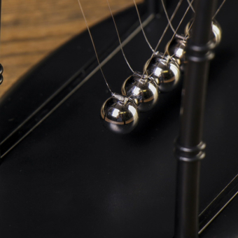 Шары Ньютона маятник Шары техно черный