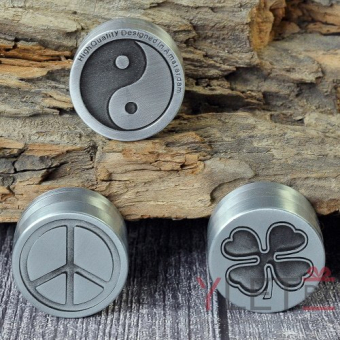 Гриндер металлический c рисунком 4 х 2.5 см