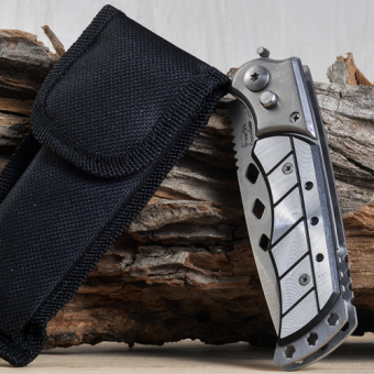 Нож металлический складной с ромбовидными прорезями на лезвии