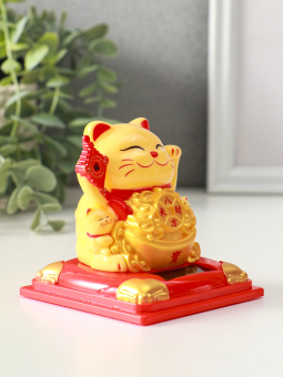 Маятник антистресс «Кот жёлтый Манэки-нэко с котятами и золотом», 8×8×8.2 см