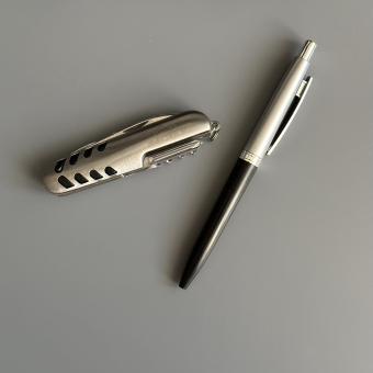 Подарочный набор " Больших побед "  (Ручка, мультитул)