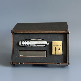 Подарочный набор " Никаких преград "  (мультитул, USB зажигалка Ciger, зарядный кабель)