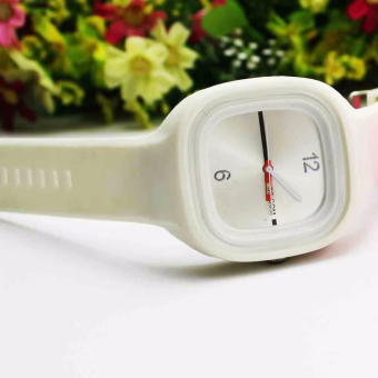 Часы наручные на силиконовом ремешке Белые