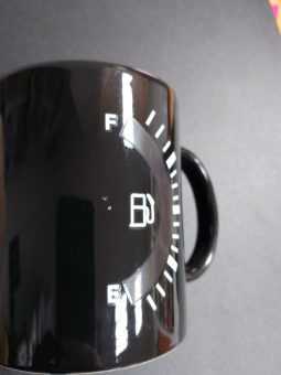 Кружка хамелеон Уровень топлива черная С ДЕФЕКТОМ 5