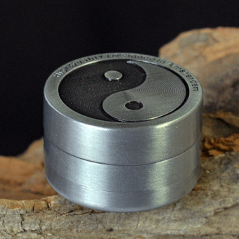 Гриндер металлический c рисунком 4 х 2.5 см