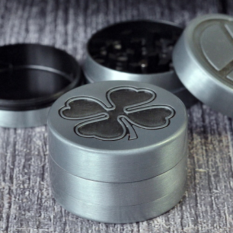 Гриндер металлический c рисунком 4 х 2.5 см