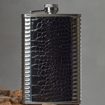Фляжка с ребрами и вставкой под змею