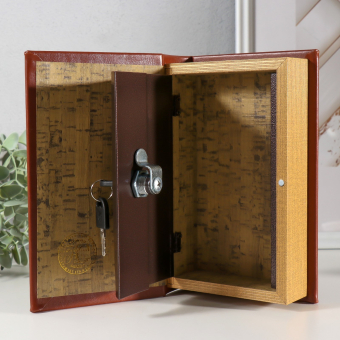 Сейф-книга "Семейный бюджет" тиснение кожа 21х13х5 см