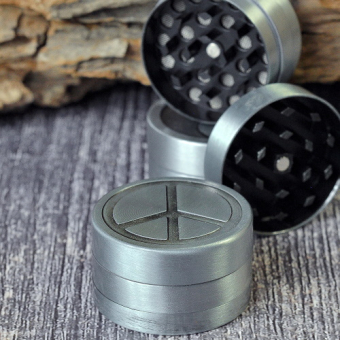 Гриндер металлический c рисунком 4 х 2.5 см