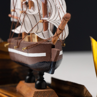 Органайзер настольный: визитница, подставка под ручку, сувенирная модель корабля, 15×25 см