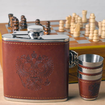 Набор фляжка, стопки и шахматы