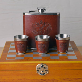 Набор фляжка, стопки и шахматы
